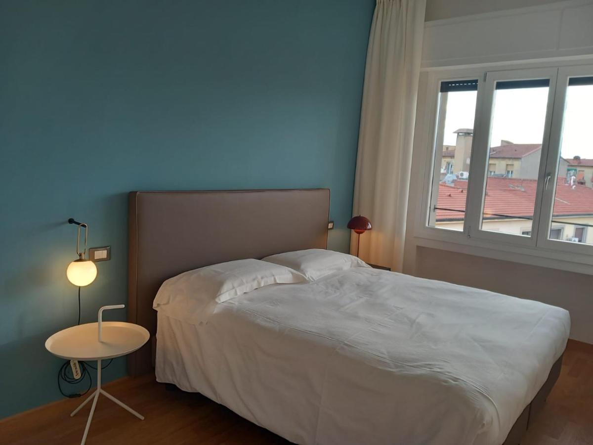 One-Bedroom Apartment,1376739437:JPEG